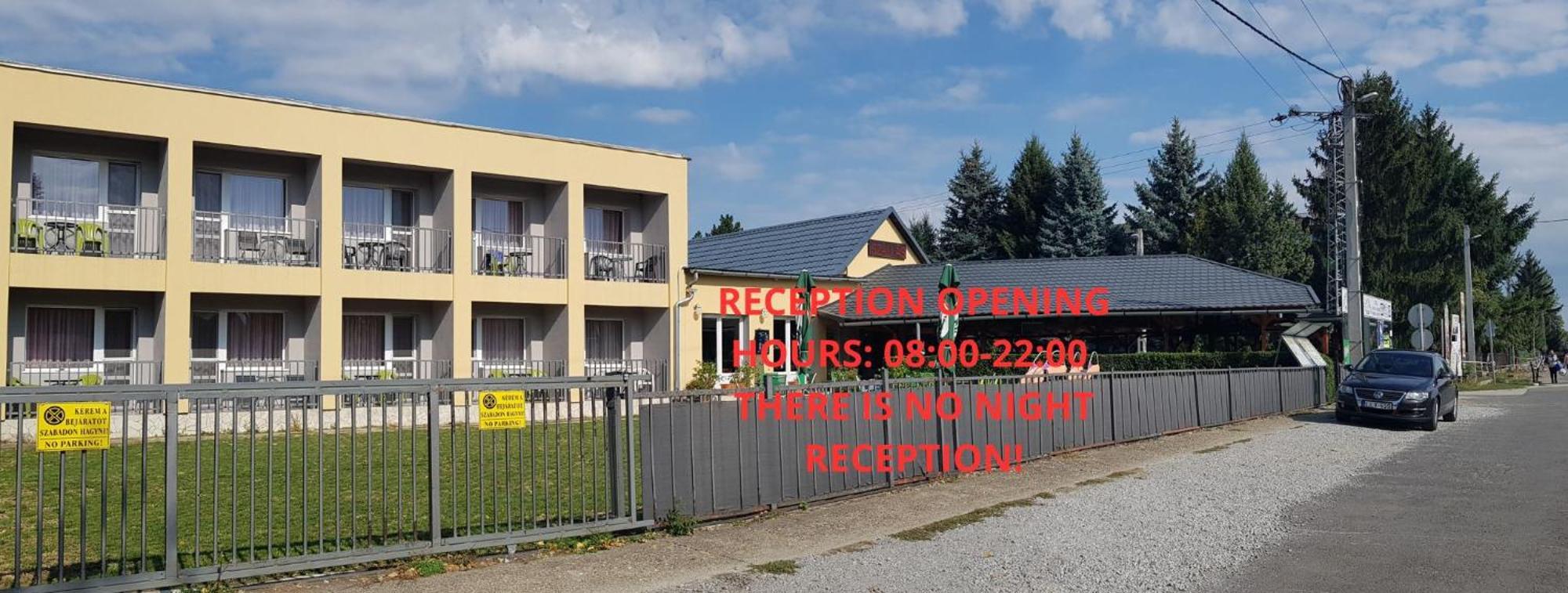 Grill Terasz Etterem Es Szallashely Mezőkövesd Buitenkant foto