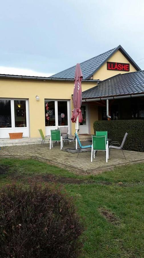 Grill Terasz Etterem Es Szallashely Mezőkövesd Buitenkant foto