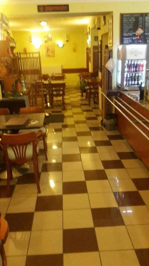 Grill Terasz Etterem Es Szallashely Mezőkövesd Buitenkant foto